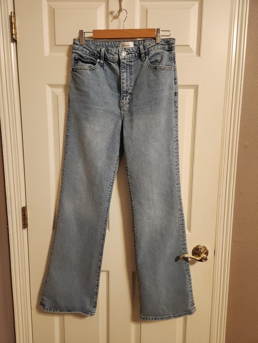 FRAME Denim The Arrow Relaxed Bootcut Jean - Dolly - Like New